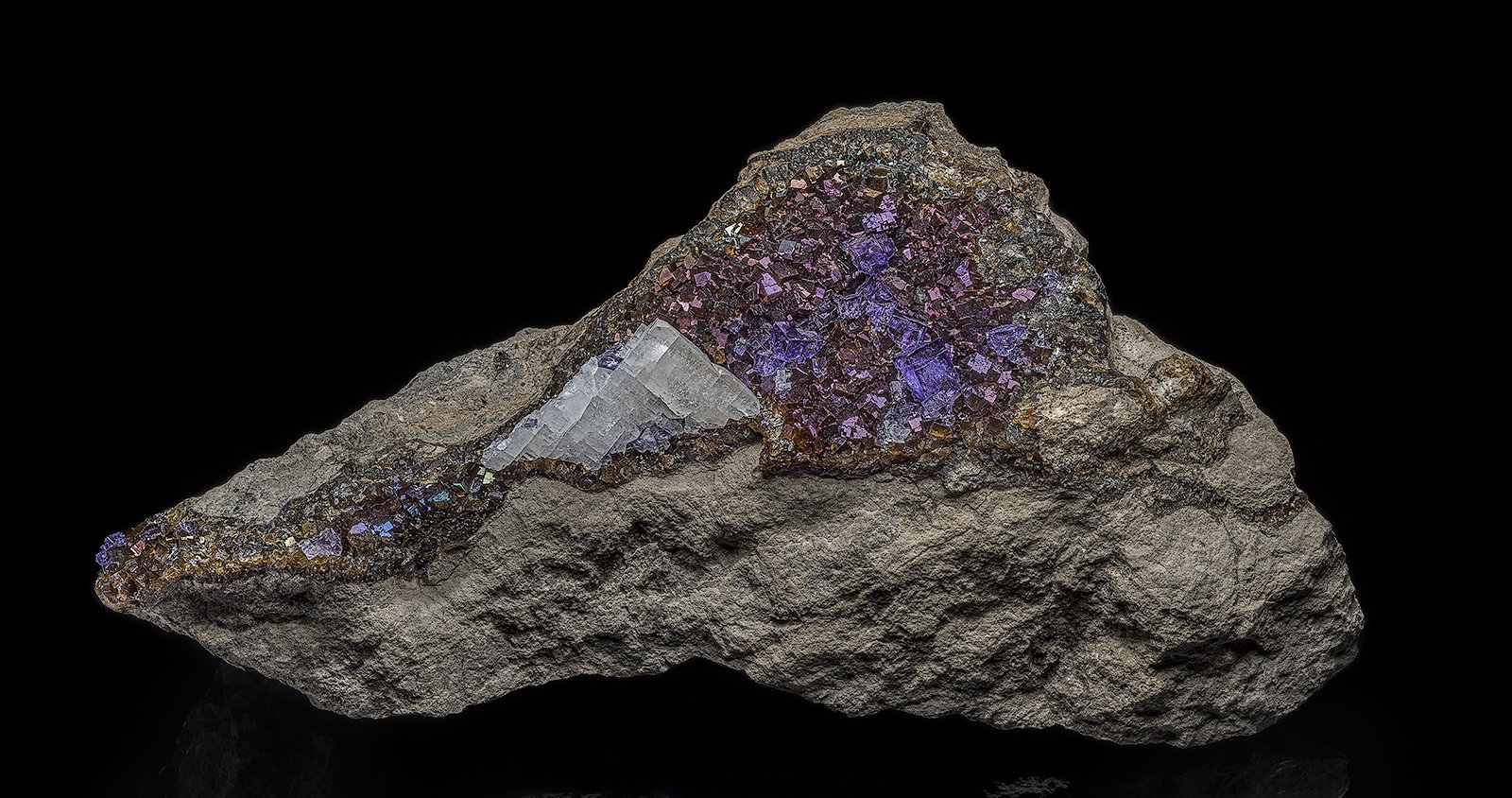 Fluorite, Calcite
17.5 x 7.5 cm
(Autor: am mizunaka)