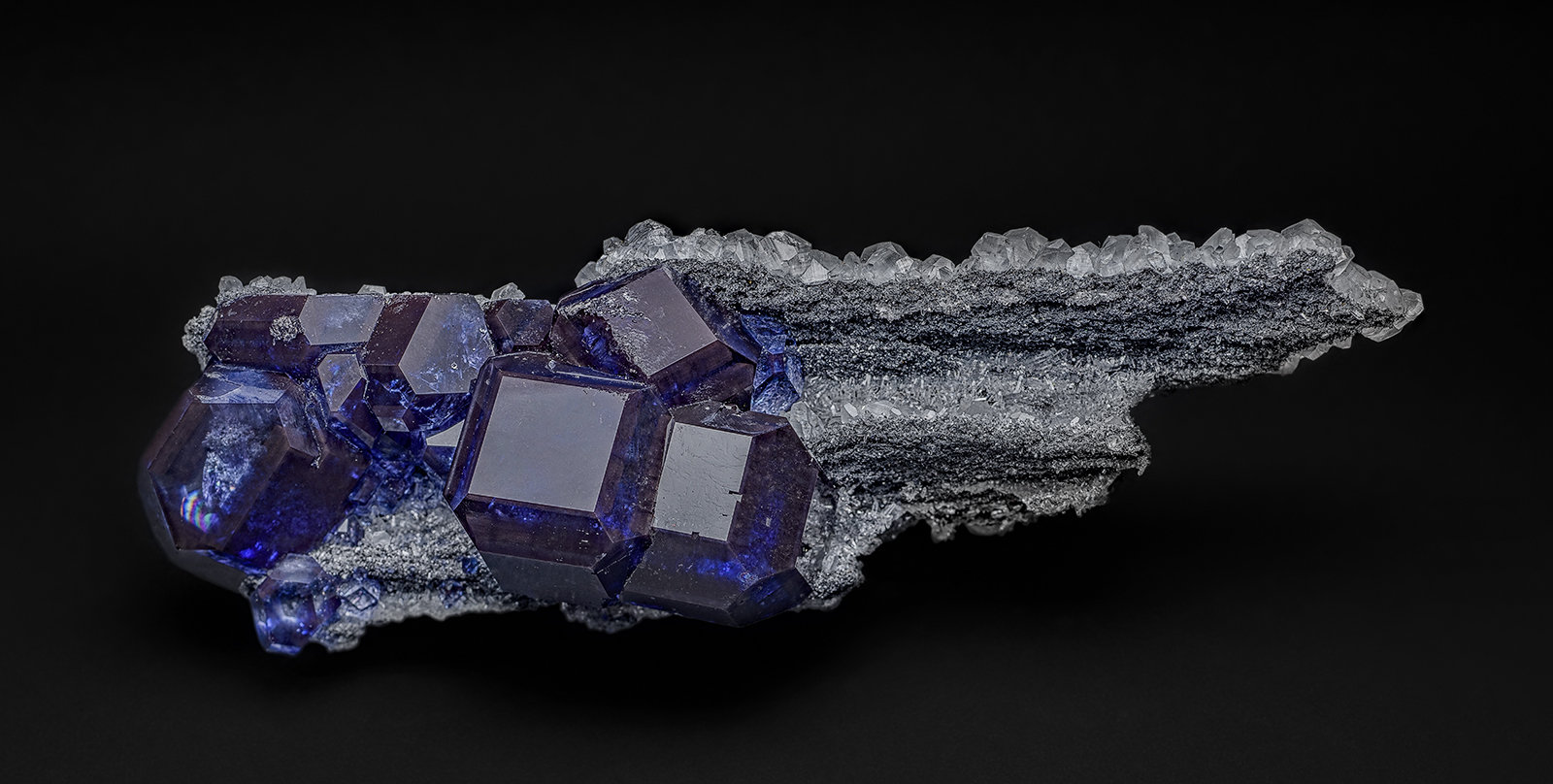 Fluorite, Calcite, Quartz
11.0 x 3.3 cm
(Autor: am mizunaka)