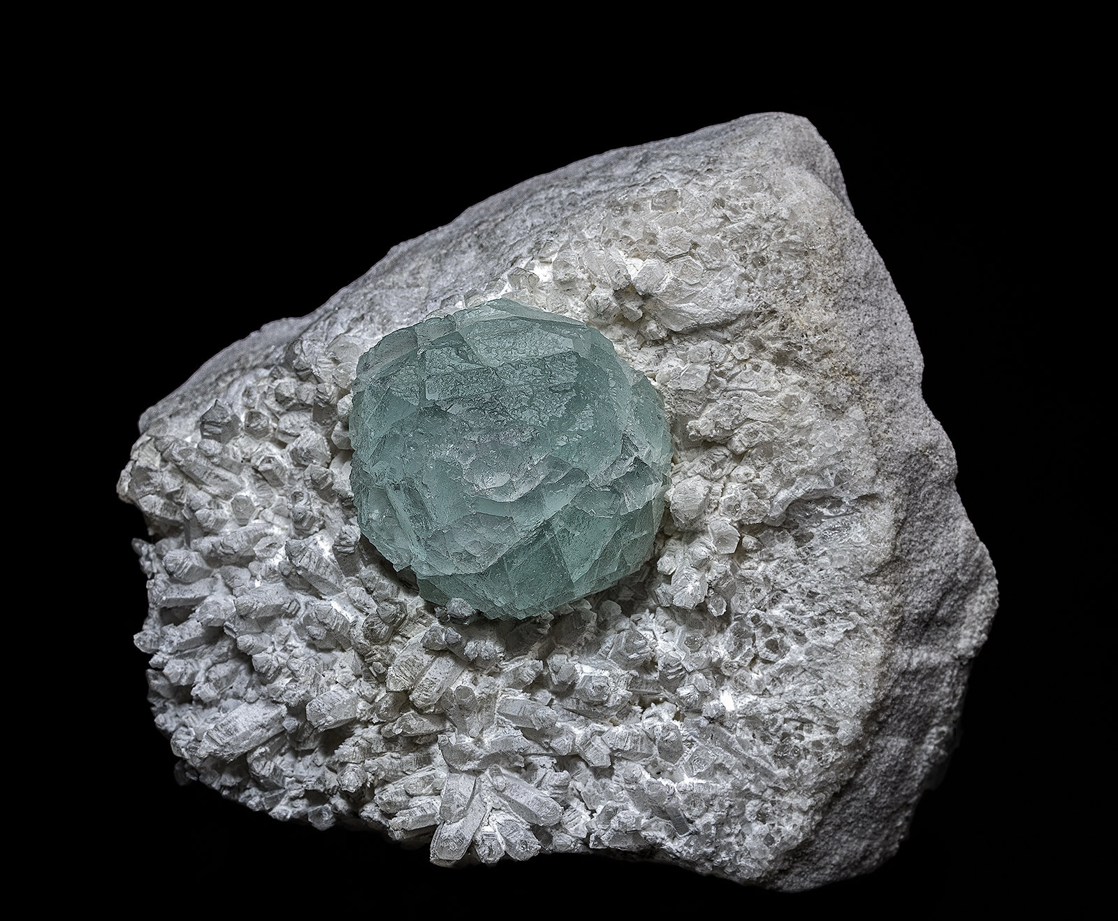 Fluorite, Quartz
7.7 x 7.0 cm
(Autor: am mizunaka)