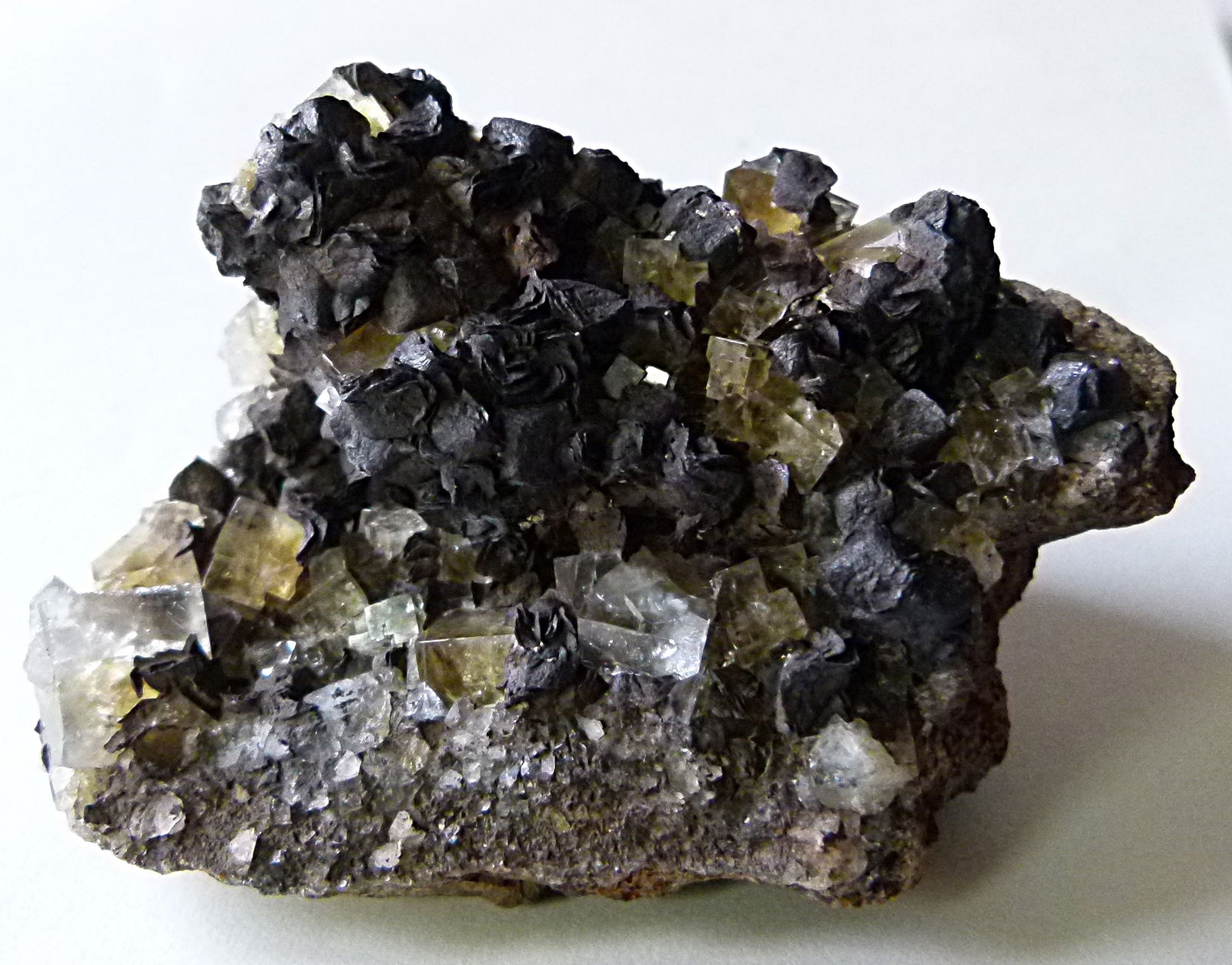 Fluorite (yellow), Goethite after Siderite
6x6x4.5cm 160g
(Autor: captaincaveman)