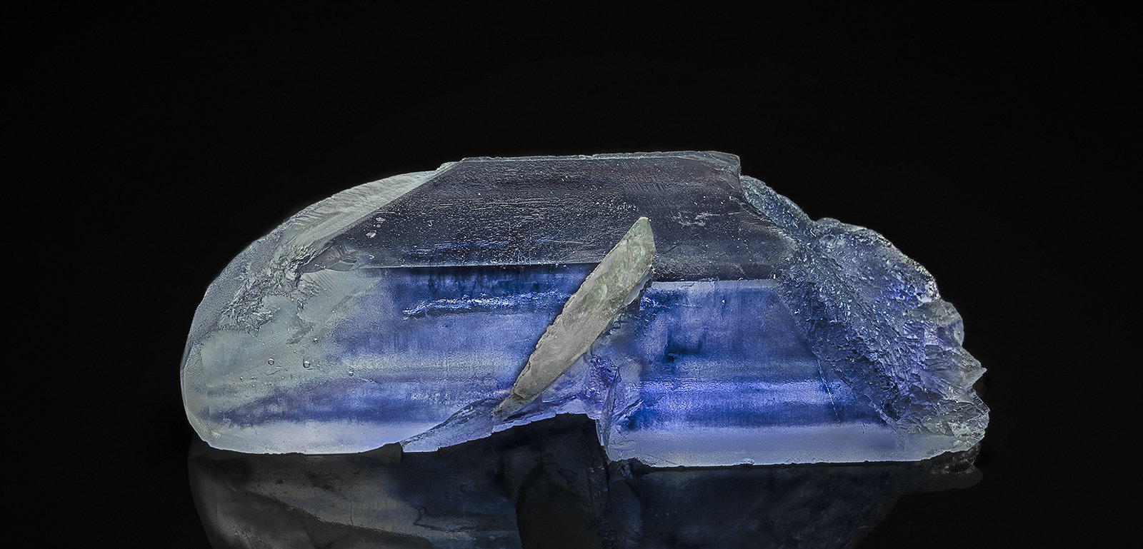 Fluorite
8.2 x 2.9 cm
(Autor: am mizunaka)