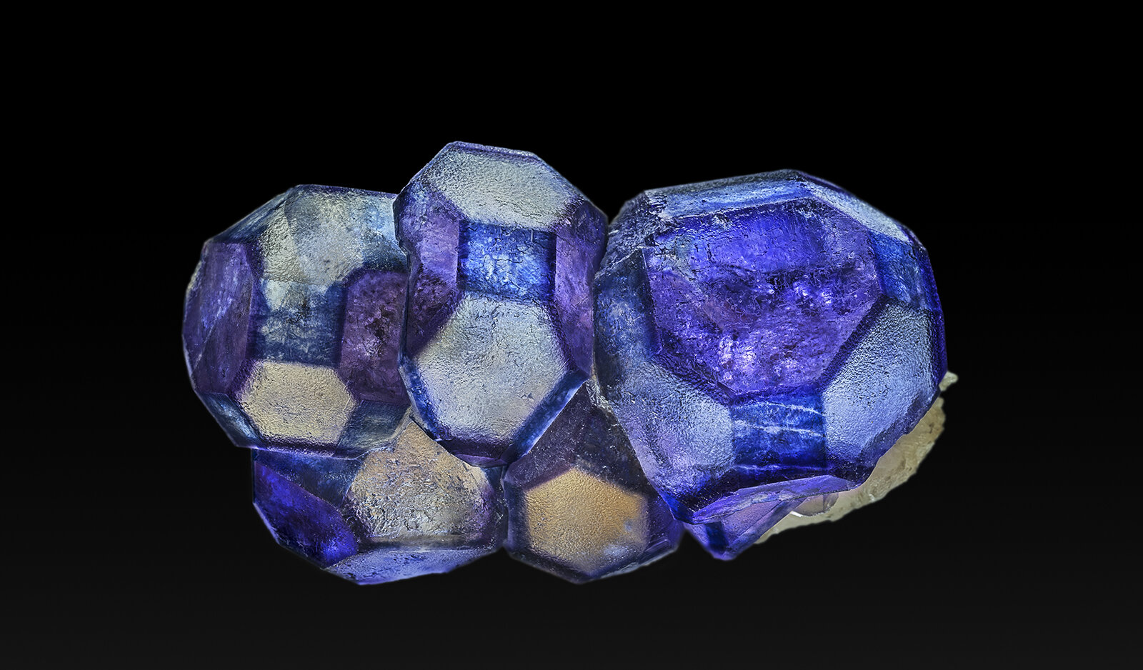 Fluorite
Huanggang Mines, Hexigten Banner (Kèshíkèténg Qí), Chifeng (Ulanhad), Inner Mongolia Autonomous Region, China
6.8 x 4.8 cm
(Autor: am mizunaka)