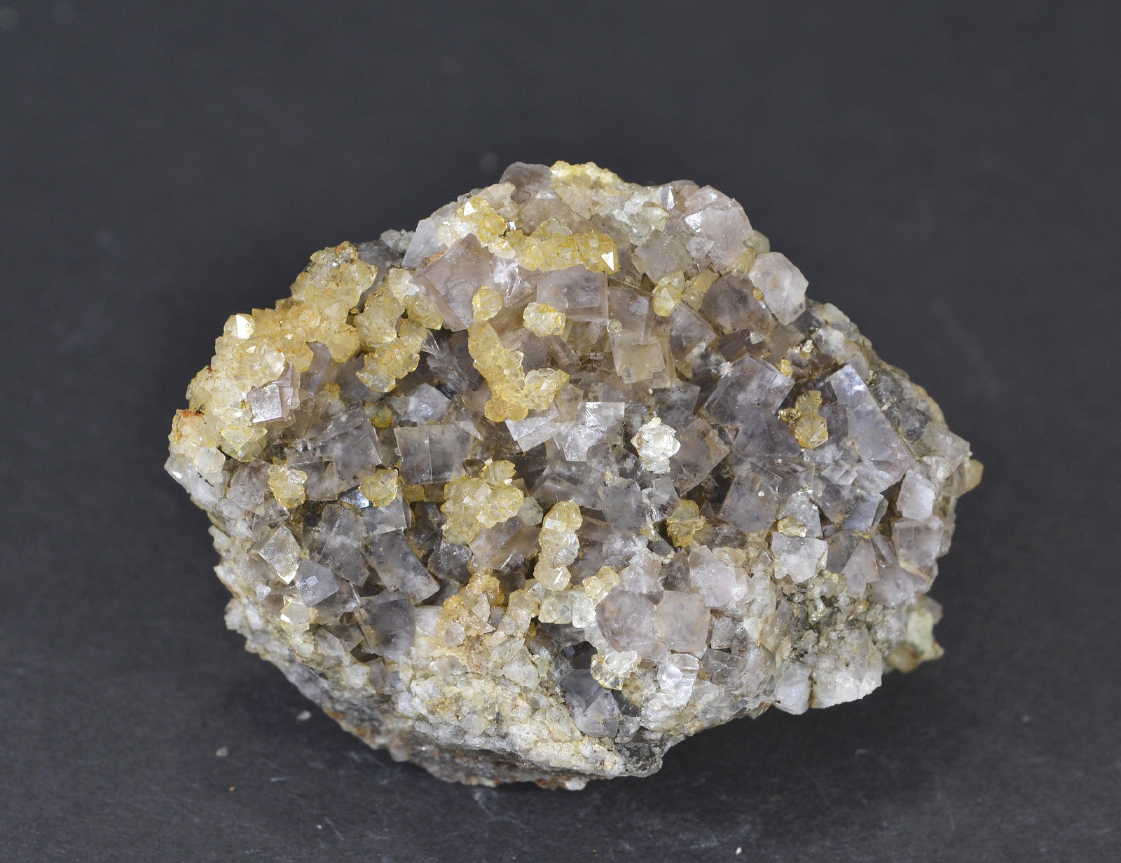Fluorite
4.0 x 4.0 cm
(Autor: captaincaveman)
