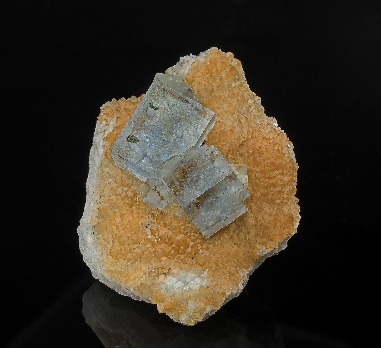 Fluorite, Quartz, Chalcopyrite
7.4 x 9.2 cm
(Autor: am mizunaka)
