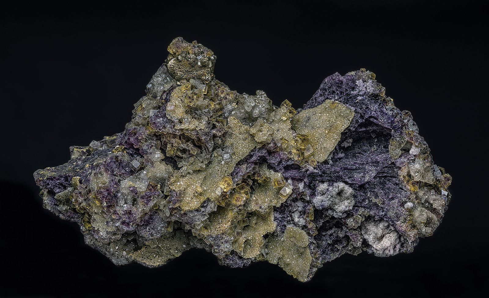 Fluorite, Marcasite, Quartz
9.5 x 4.4 cm
(Autor: am mizunaka)
