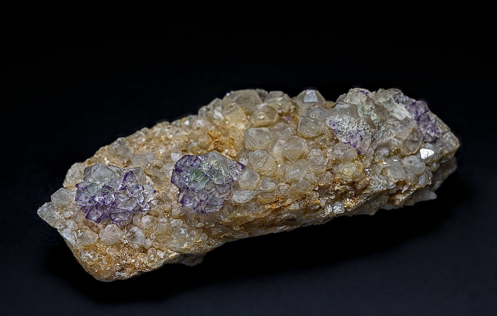 Fluorite, Quartz
8.8 x 3.1 cm
(Autor: am mizunaka)