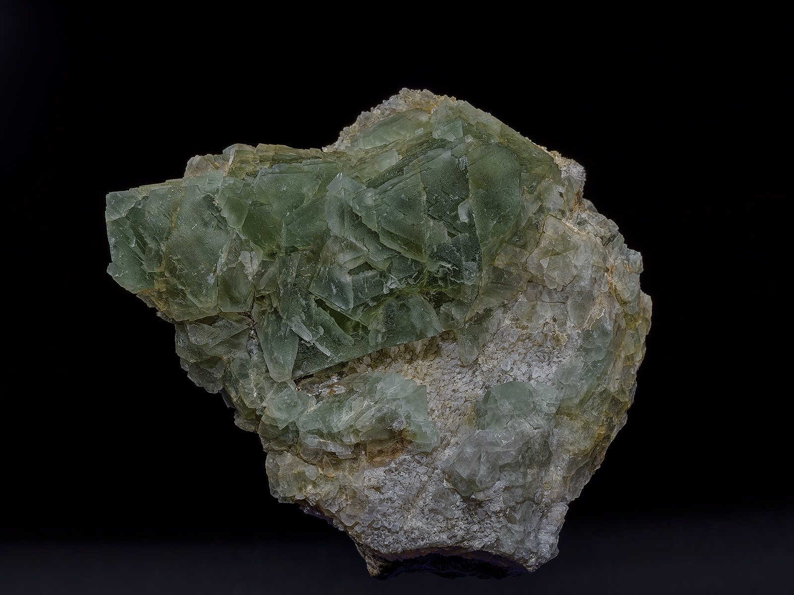 Fluorite, Quartz
10.2 x 8.9 cm
(Autor: am mizunaka)