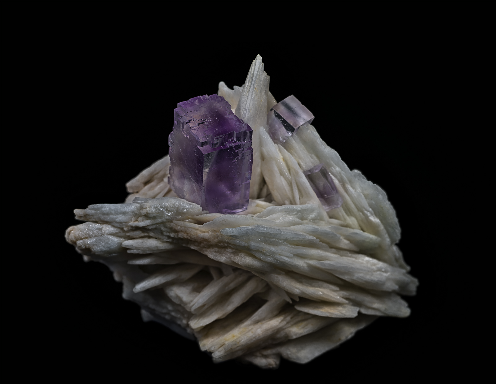 Fluorite, Barite
6.0 x 4.9 cm
(Autor: am mizunaka)