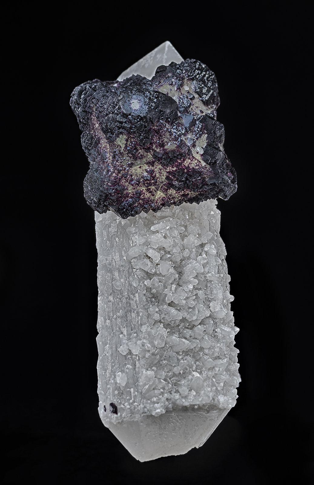 Fluorite, Quartz
9.1 x 3.3 cm
(Autor: am mizunaka)