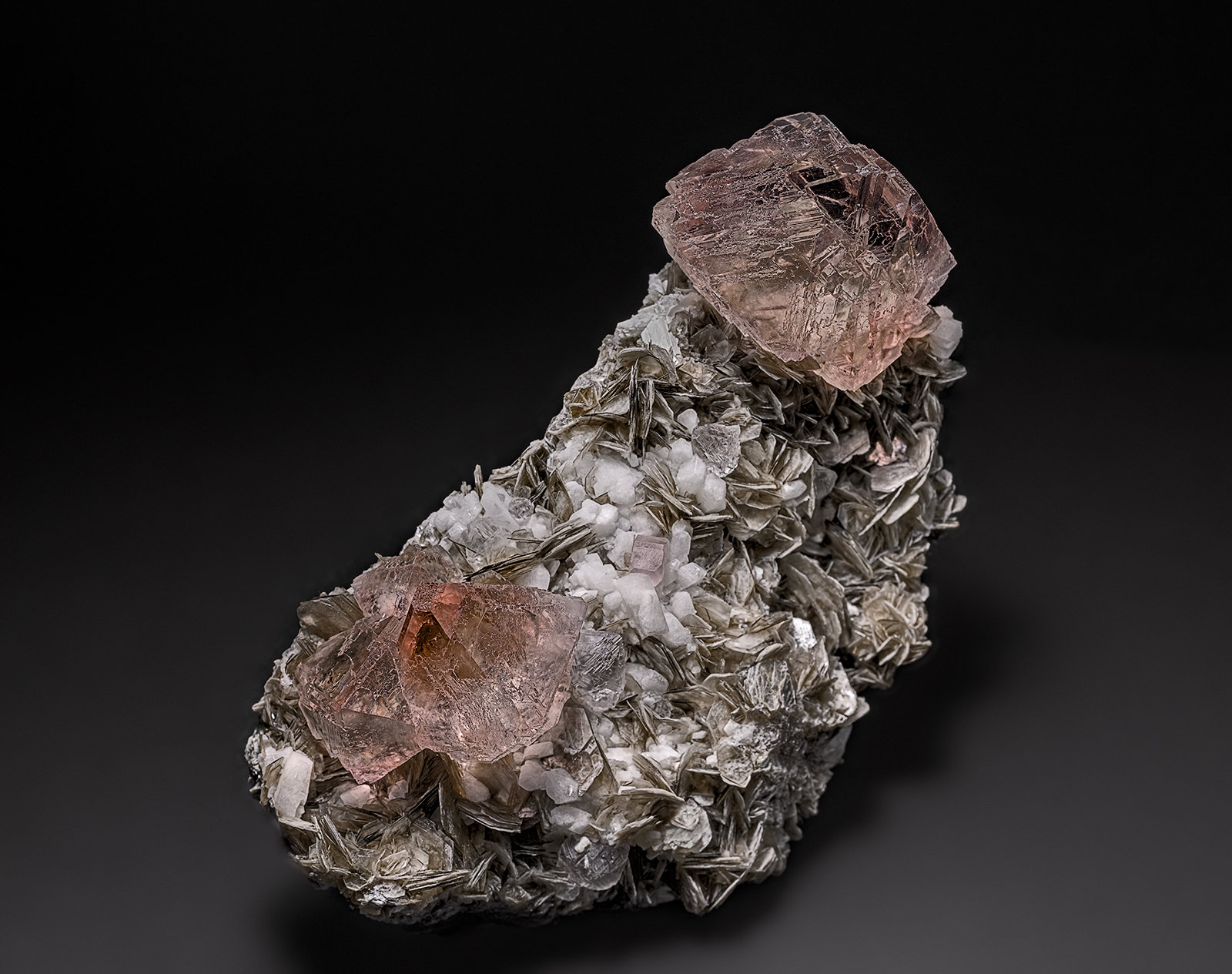 Fluorite, Fluorapatite, Muscovite, Albite
10.5 x 5.5 cm
(Autor: am mizunaka)