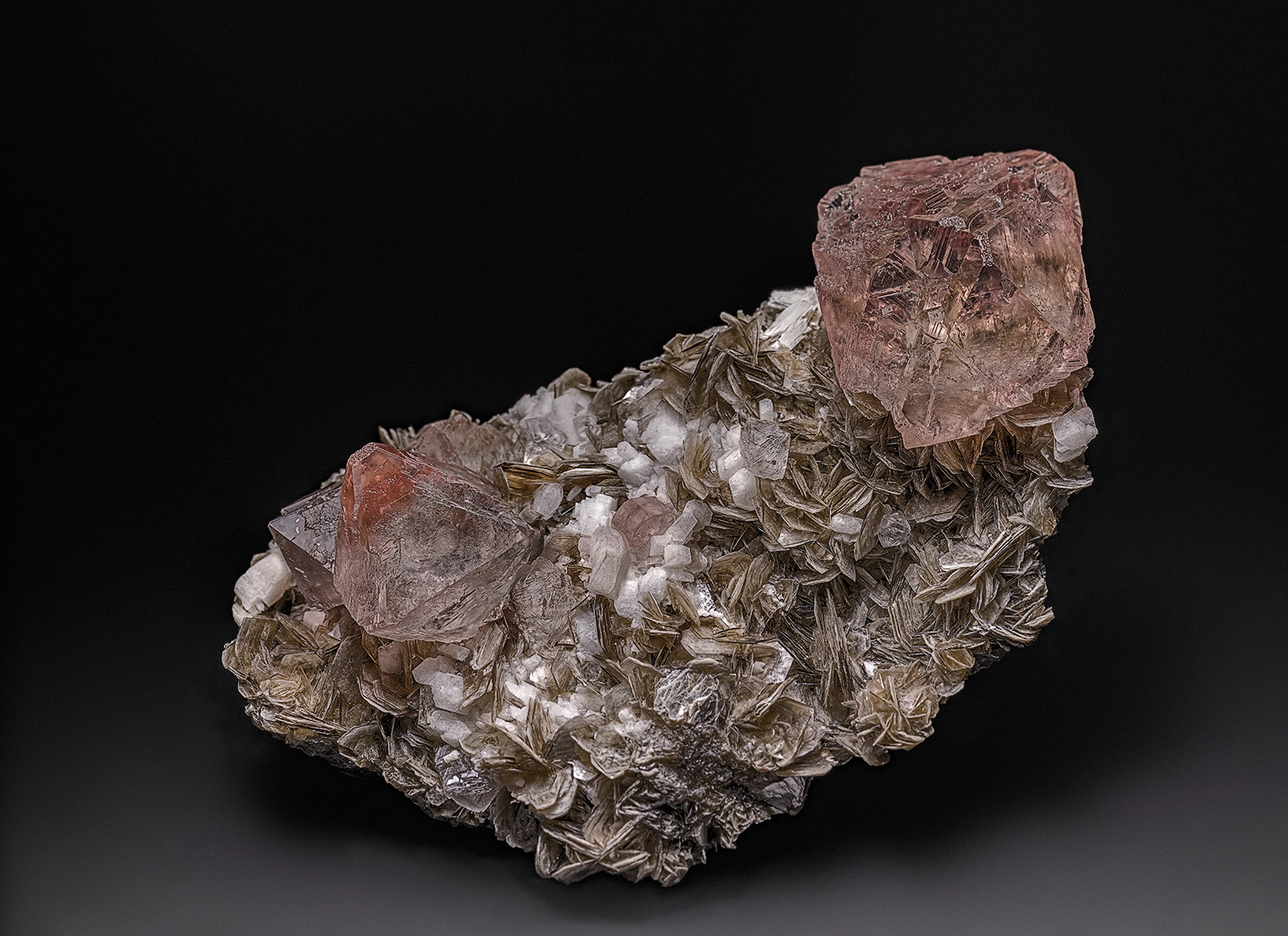 Fluorite, Fluorapatite, Muscovite, Albite
10.5 x 5.5 cm
(Autor: am mizunaka)
