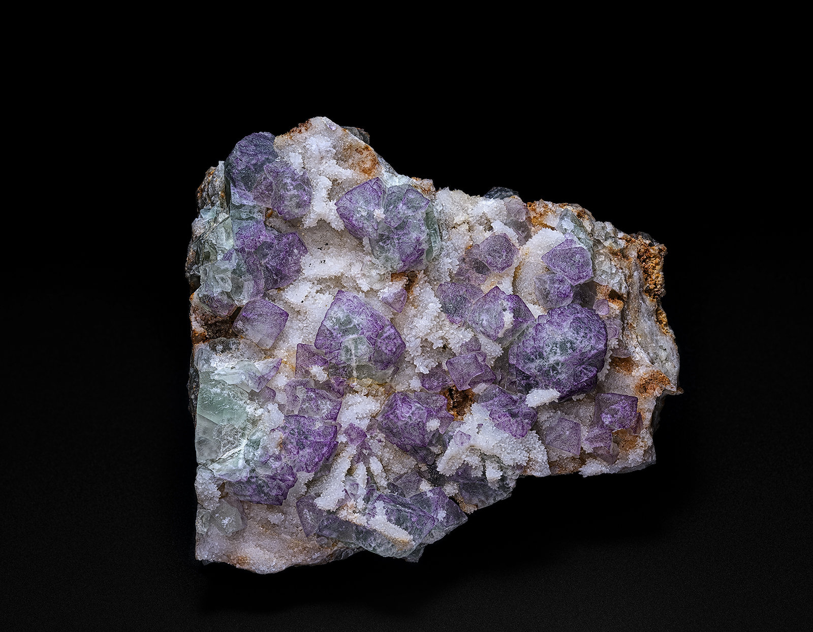 Fluorite, Quartz
8.0 x 7.1 cm
(Autor: am mizunaka)
