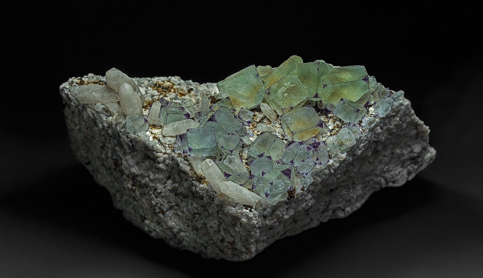 Fluorite, Quartz
10.7 x 8.6 cm
(Autor: am mizunaka)