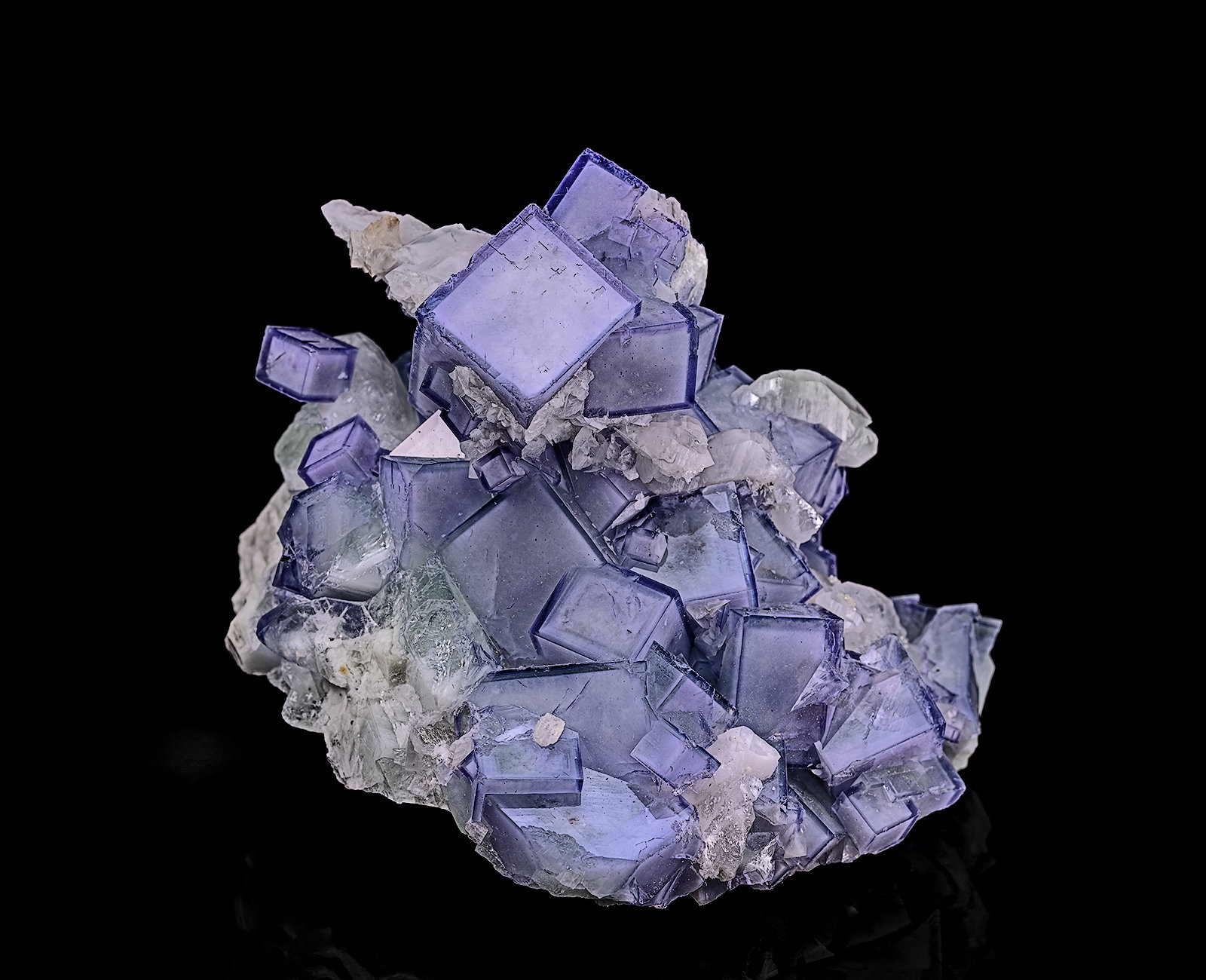 Fluorite, Quartz, Calcite
5.3 x 4.6 cm
(Autor: am mizunaka)