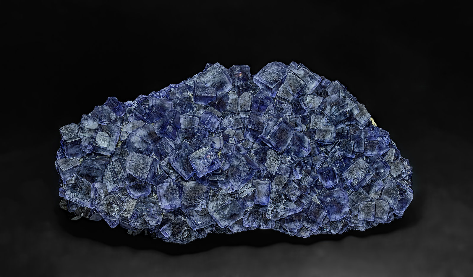 Fluorite, Quartz
8.6 x 4.2 cm
(Autor: am mizunaka)