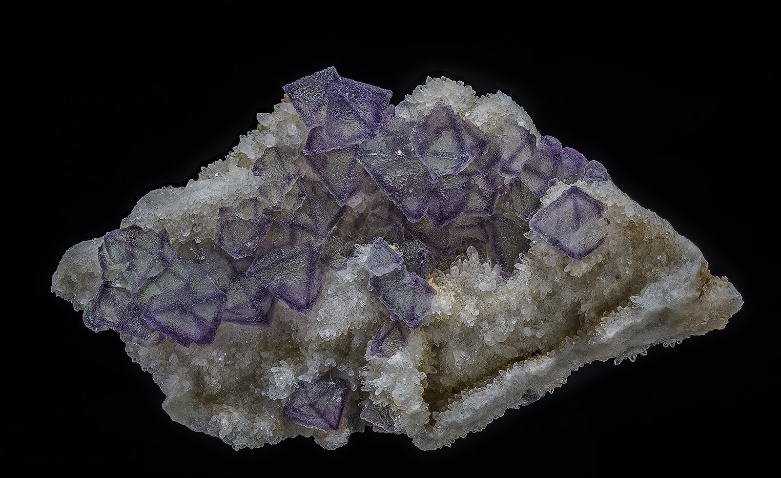 Fluorite, Quartz
9.8 x 5.6 cm
(Autor: am mizunaka)