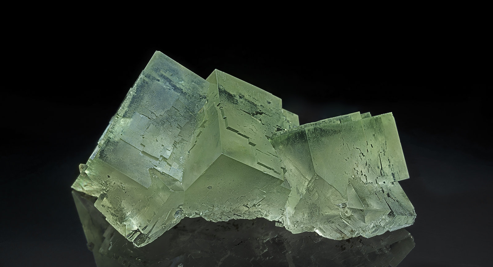 Fluorite
5.4 x 3.2 cm
(Autor: am mizunaka)