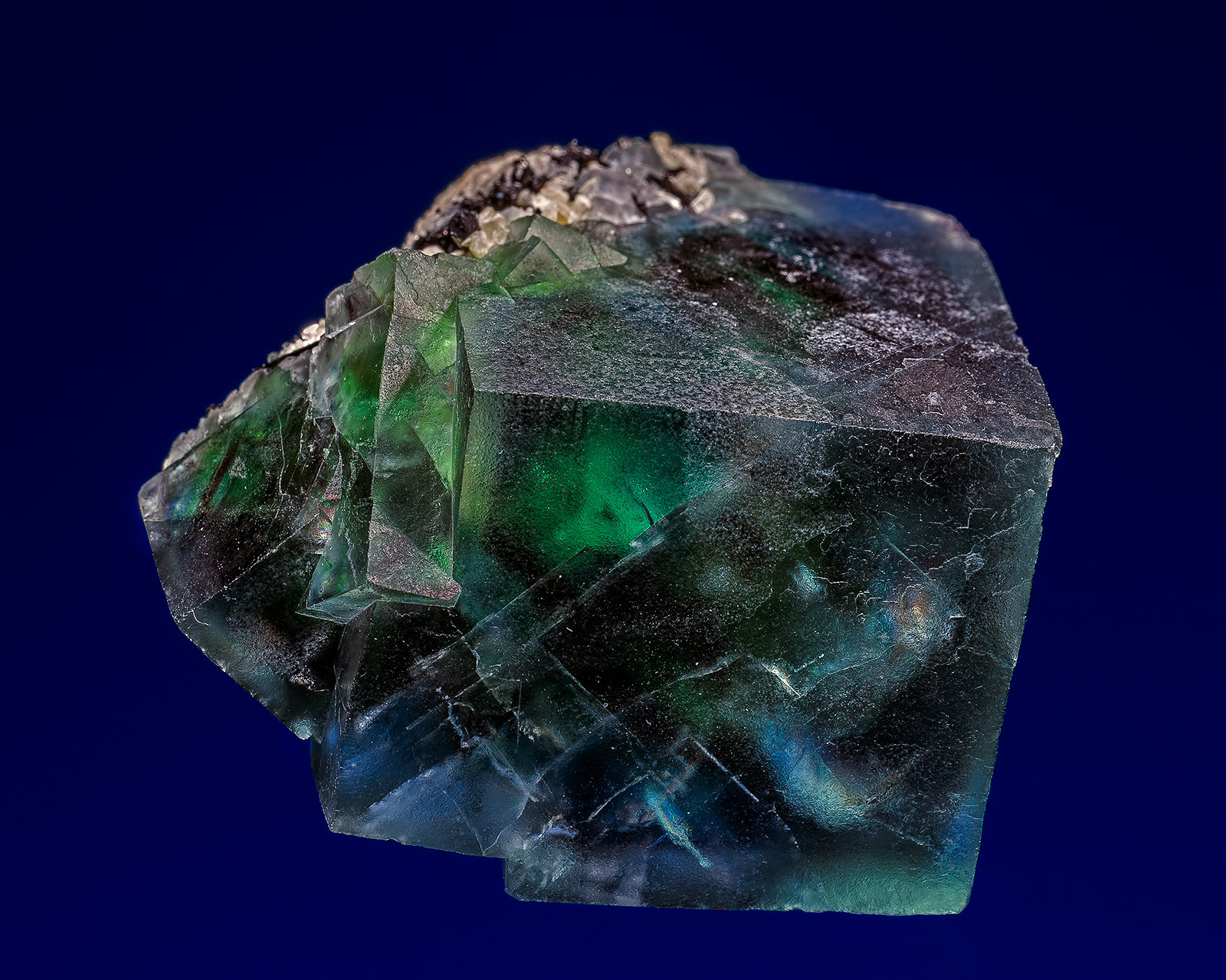 Fluorite, Schorl
5.8 x 4.1 cm
(Autor: am mizunaka)