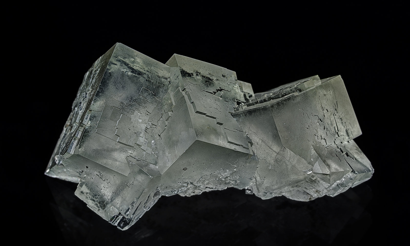 Fluorite
5.5 x 3.2 cm
(Autor: am mizunaka)