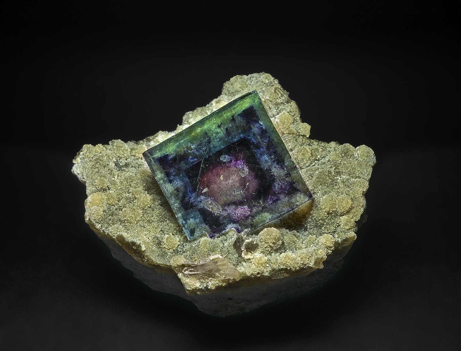 Fluorite, Quartz
3.8 x 3.6 cm
(Autor: am mizunaka)