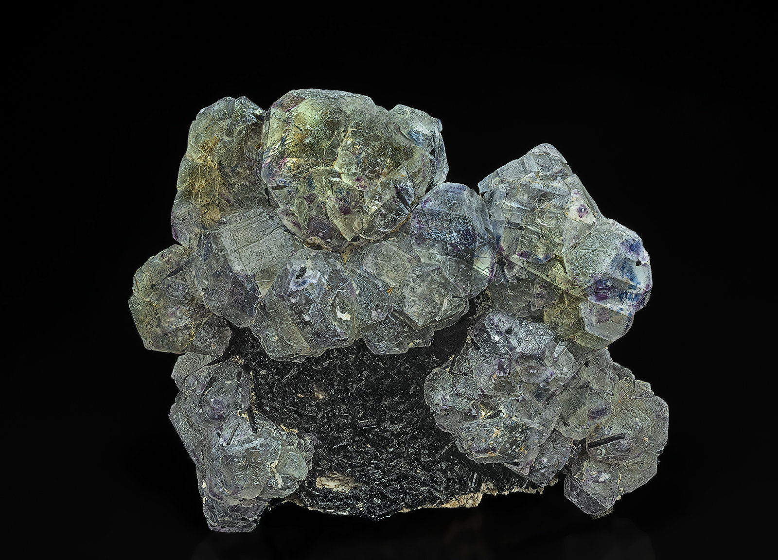 Fluorite, Schorl
9.4 x 8.2 cm
(Autor: am mizunaka)