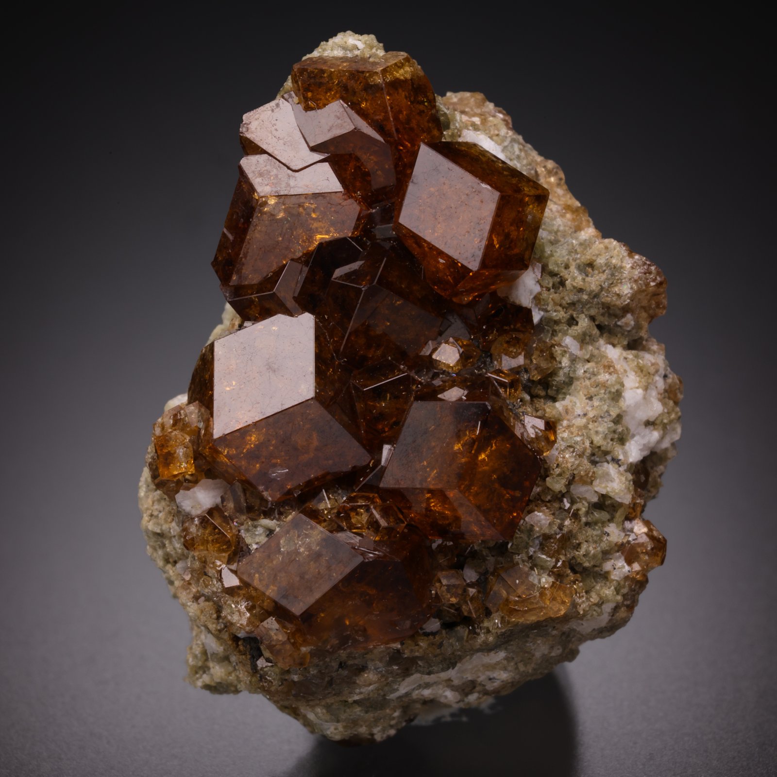 Grossular Garnet
2 cm x 1.3 cm x 2.5 cm
(Autor: Antonio Nazario)