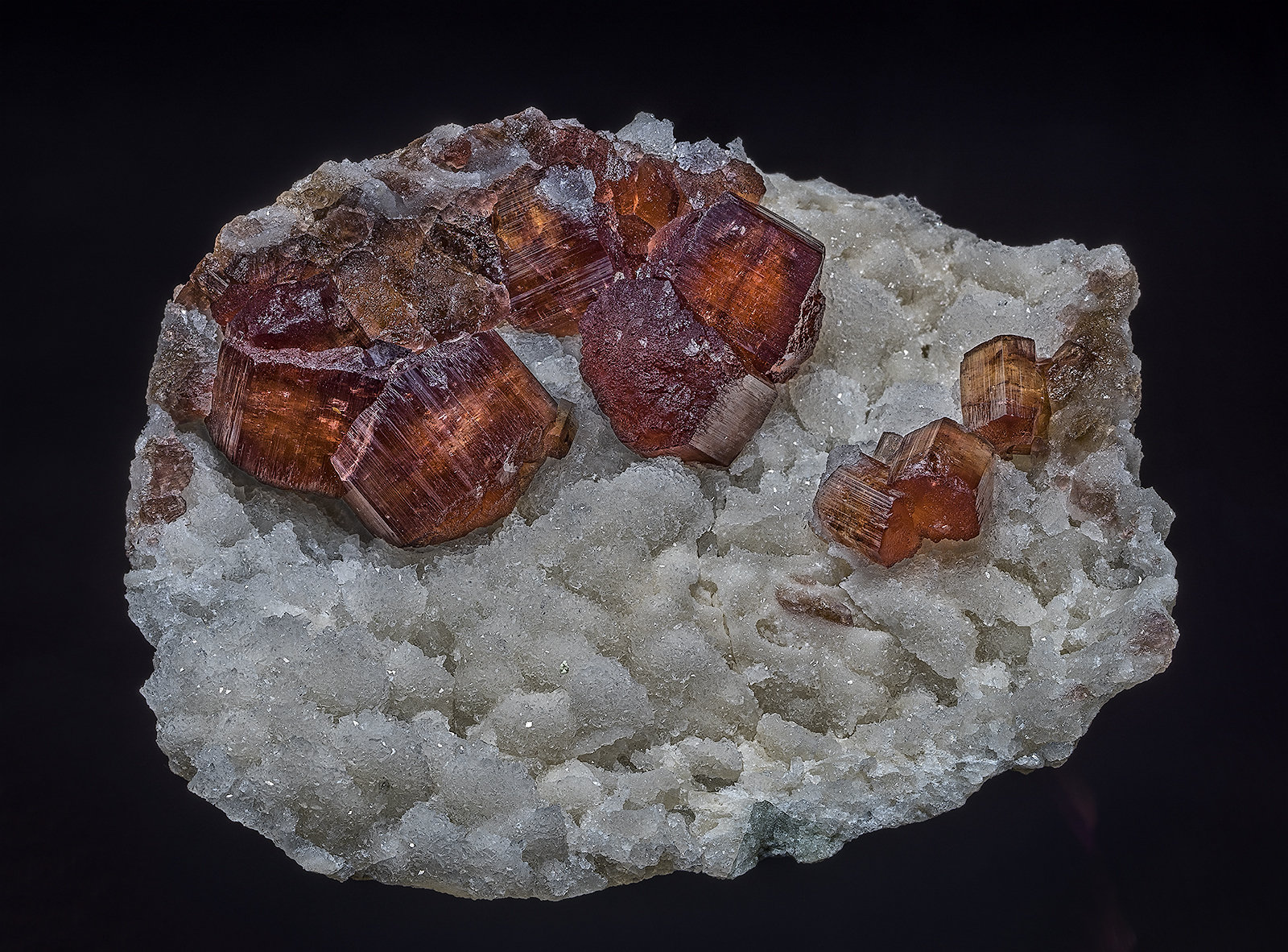Fluorapatite, Albite
6.3 x 4.8 cm
(Autor: am mizunaka)
