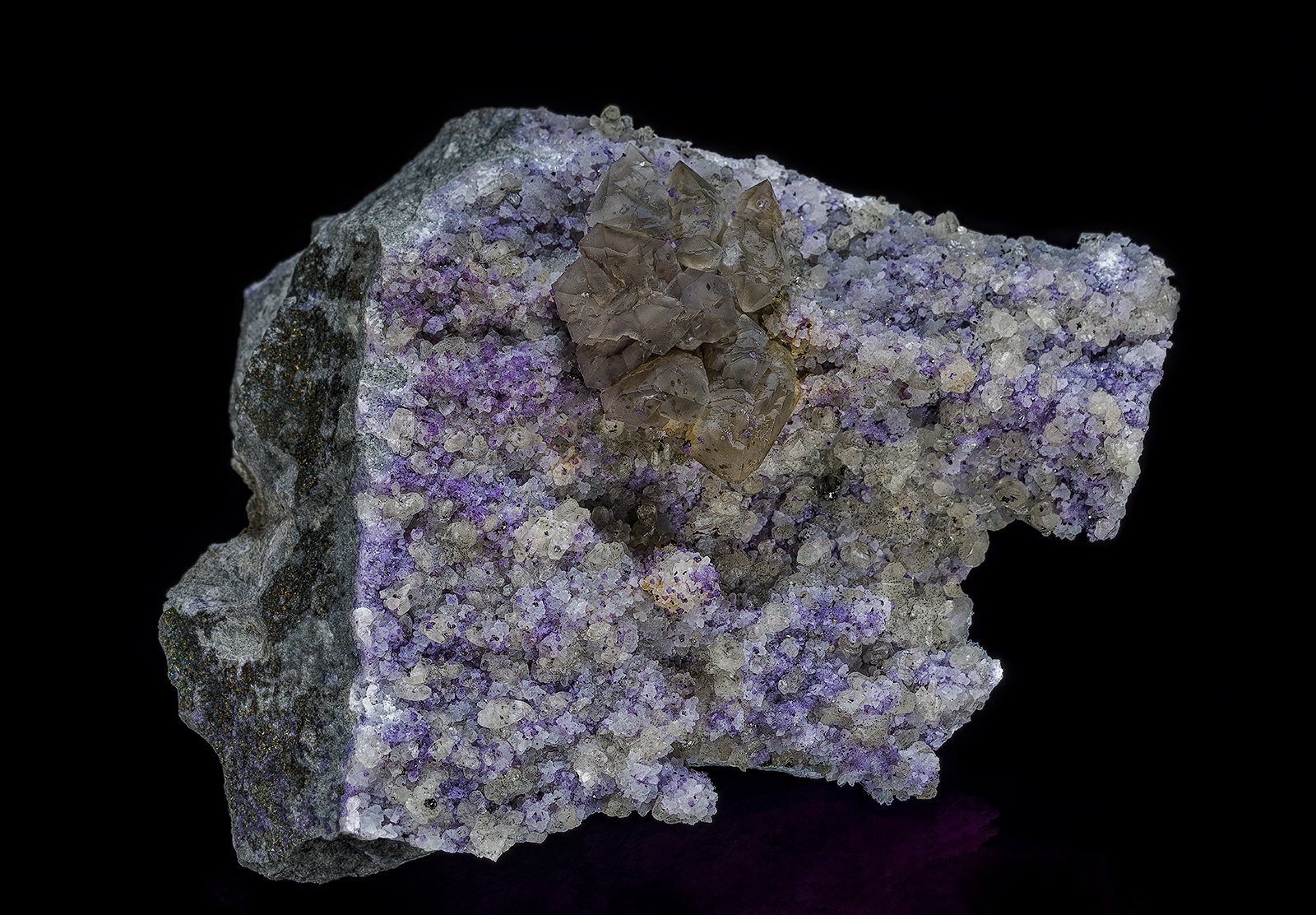 Quartz (variety smoky quartz), Fluorite, Calcite, Marcasite
9.7 x 7.0 cm
(Autor: am mizunaka)