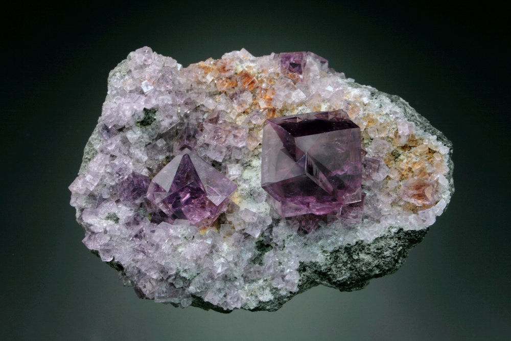 Fluorite
10x7x4 cm overall
(Autor: Jesse Fisher)