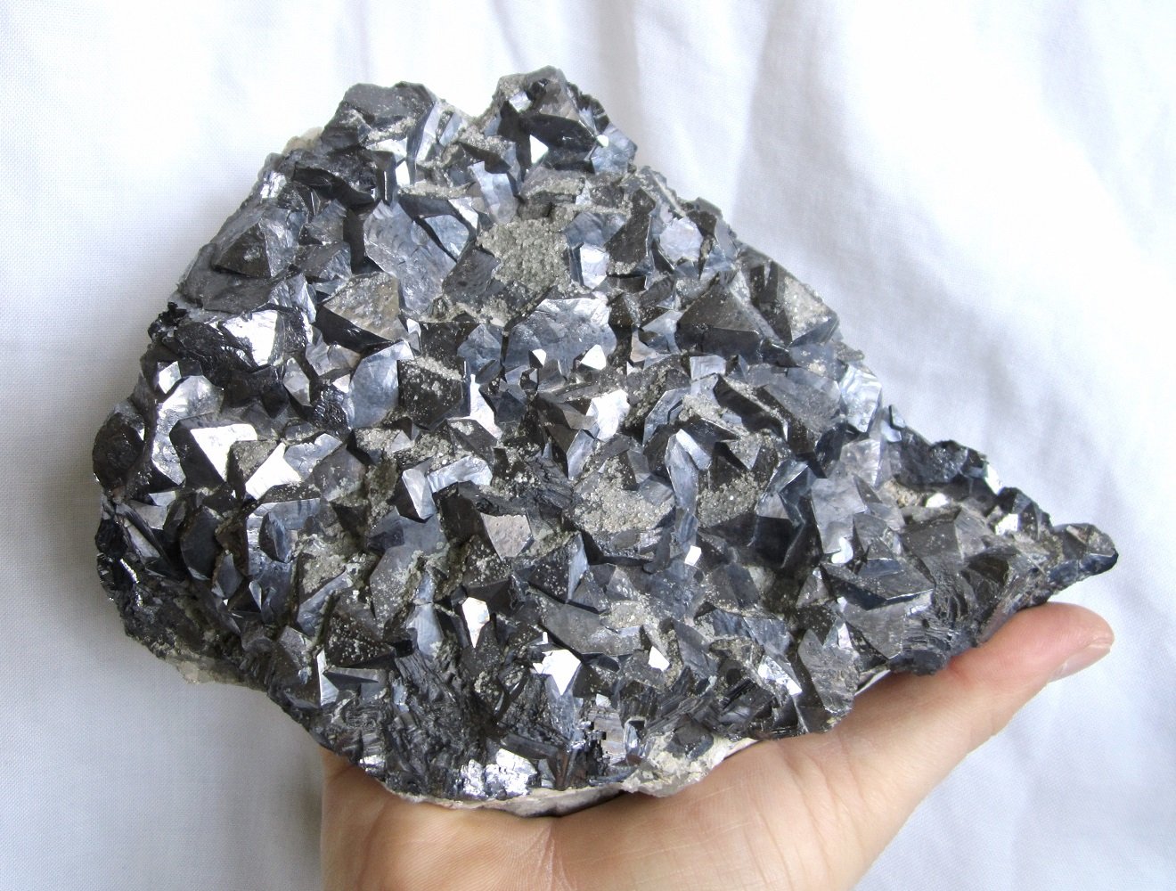 Galena, Fluorite
Specimen size 18 x 14 cm, largest galena crystals ~ 2 cm
(Autor: Tobi)