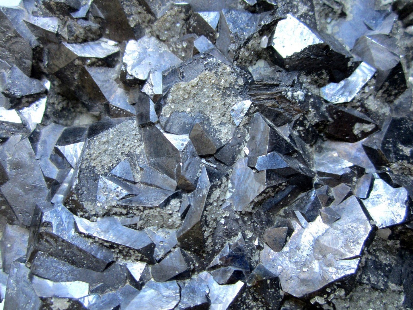 Galena, Fluorite
FOV 7 cm
(Autor: Tobi)