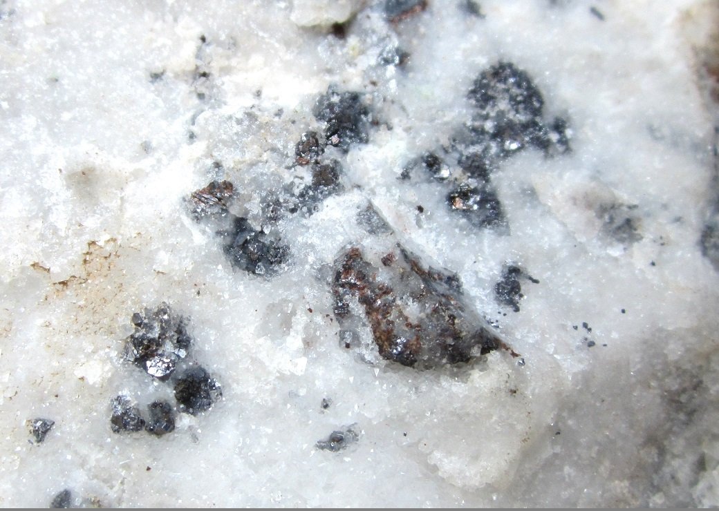 Quartz, Galena, Sphalerite
FOV 7 cm
(Autor: Tobi)