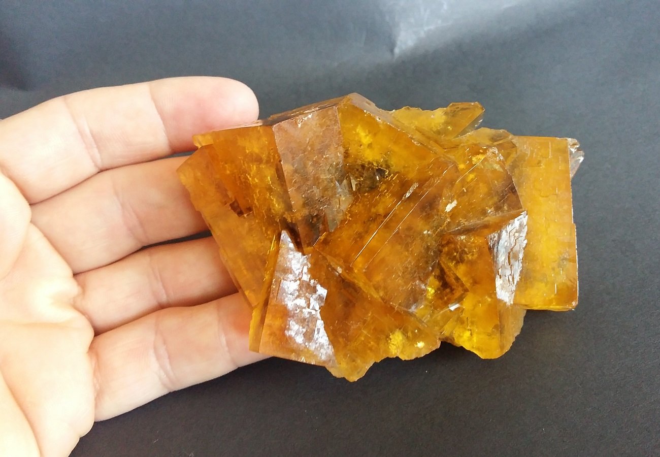 Fluorite
Specimen size 10 cm, largest crystals 4 cm
(Autor: Tobi)