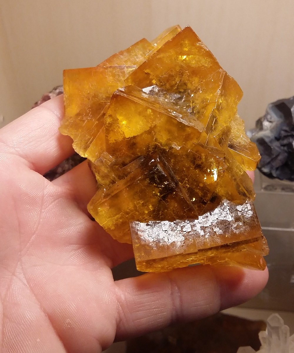Fluorite
Specimen size 10 cm, largest crystals 4 cm
(Autor: Tobi)