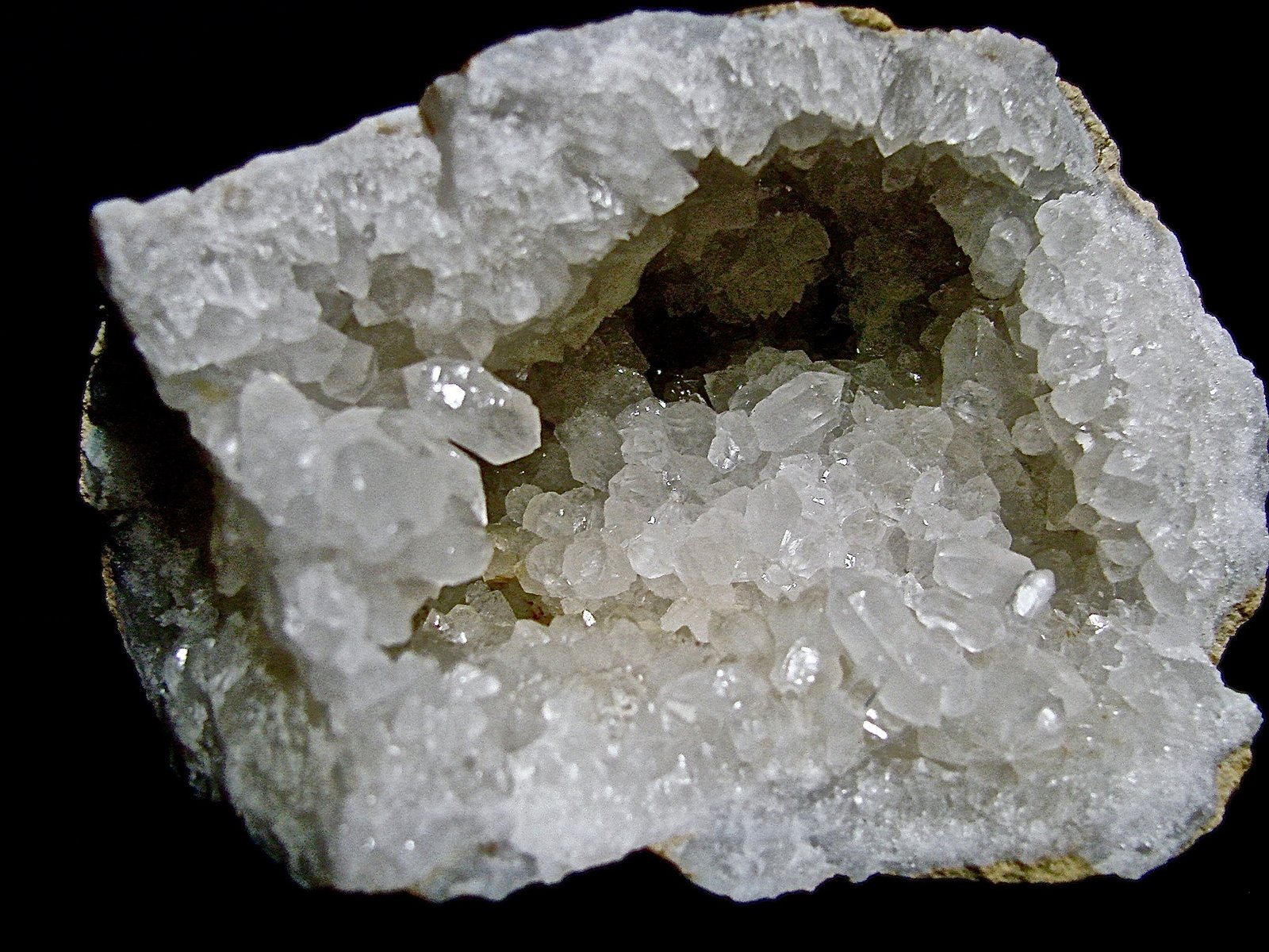 Quartz
geode is 10.0 cm
(Autor: Bob Harman)