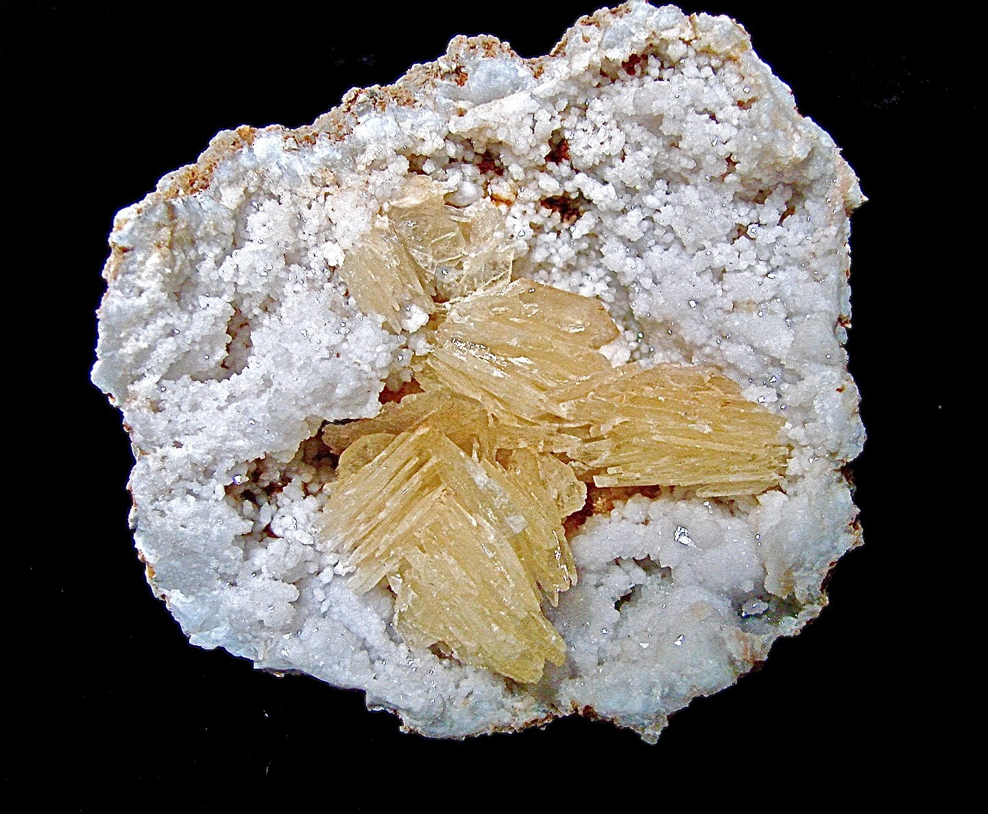 Baryte on Quartz
Specimen is 8 cm. Baryte blades are up to 2.5 cm.   The whole baryte area is 4.6 cm
(Autor: Bob Harman)