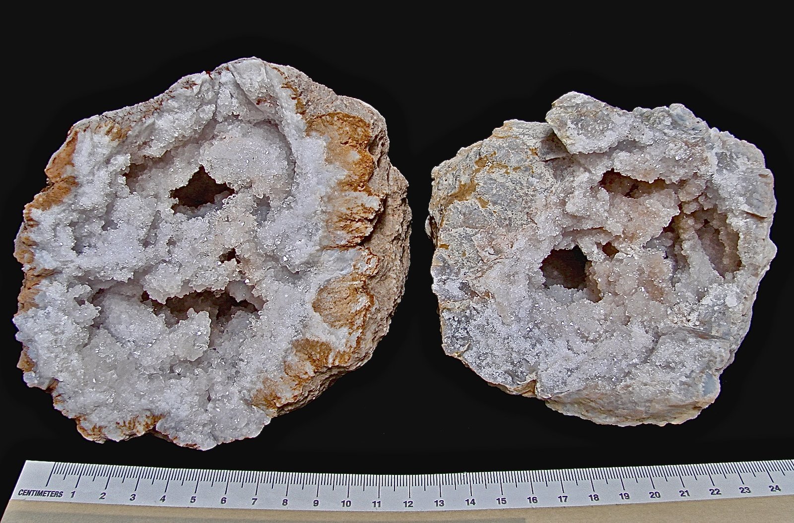 Quartz
Both are about 9 cm
(Autor: Bob Harman)