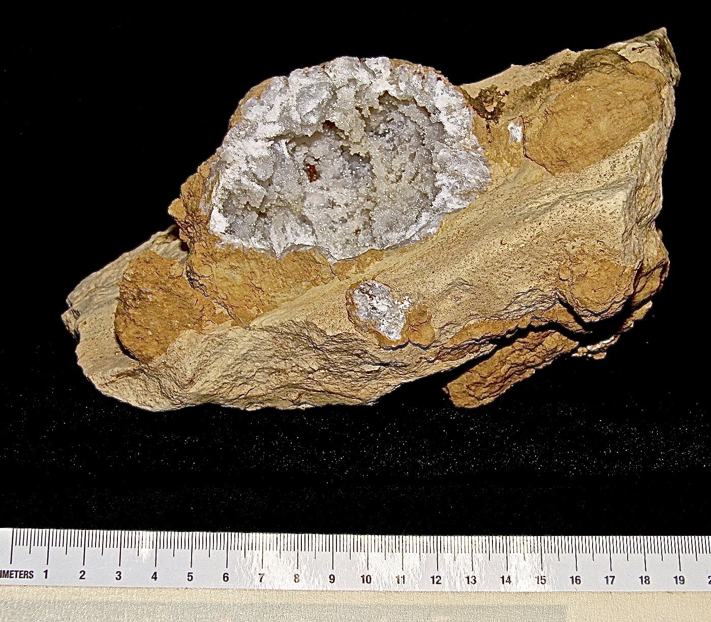 Quartz
The geode is about 7 cm max dimension.
(Autor: Bob Harman)