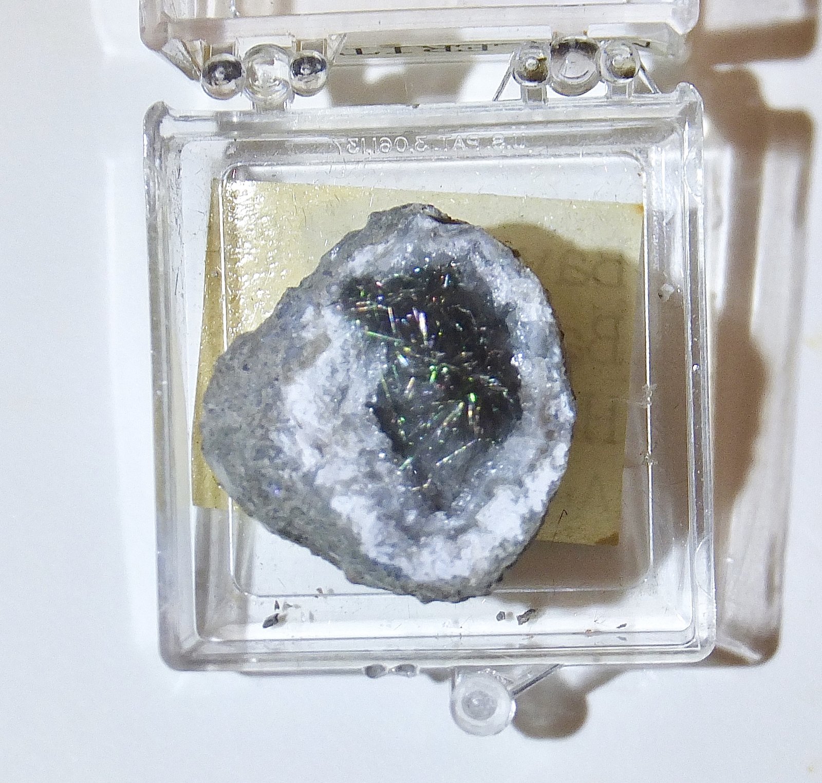 Millerite on Quartz
1.8 cm
(Autor: Bob Harman)