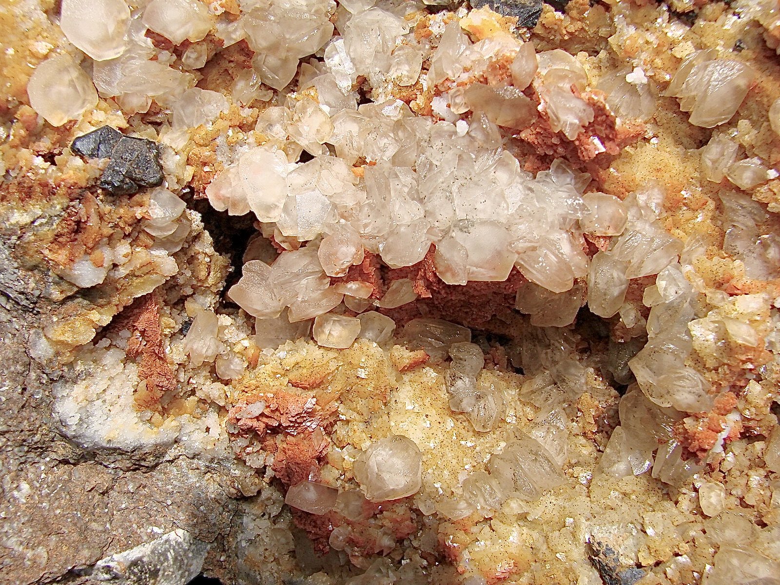 Sphalerite, Calcite and Dolomite with Quartz
Calcite up to 1 cm.
(Autor: Bob Harman)