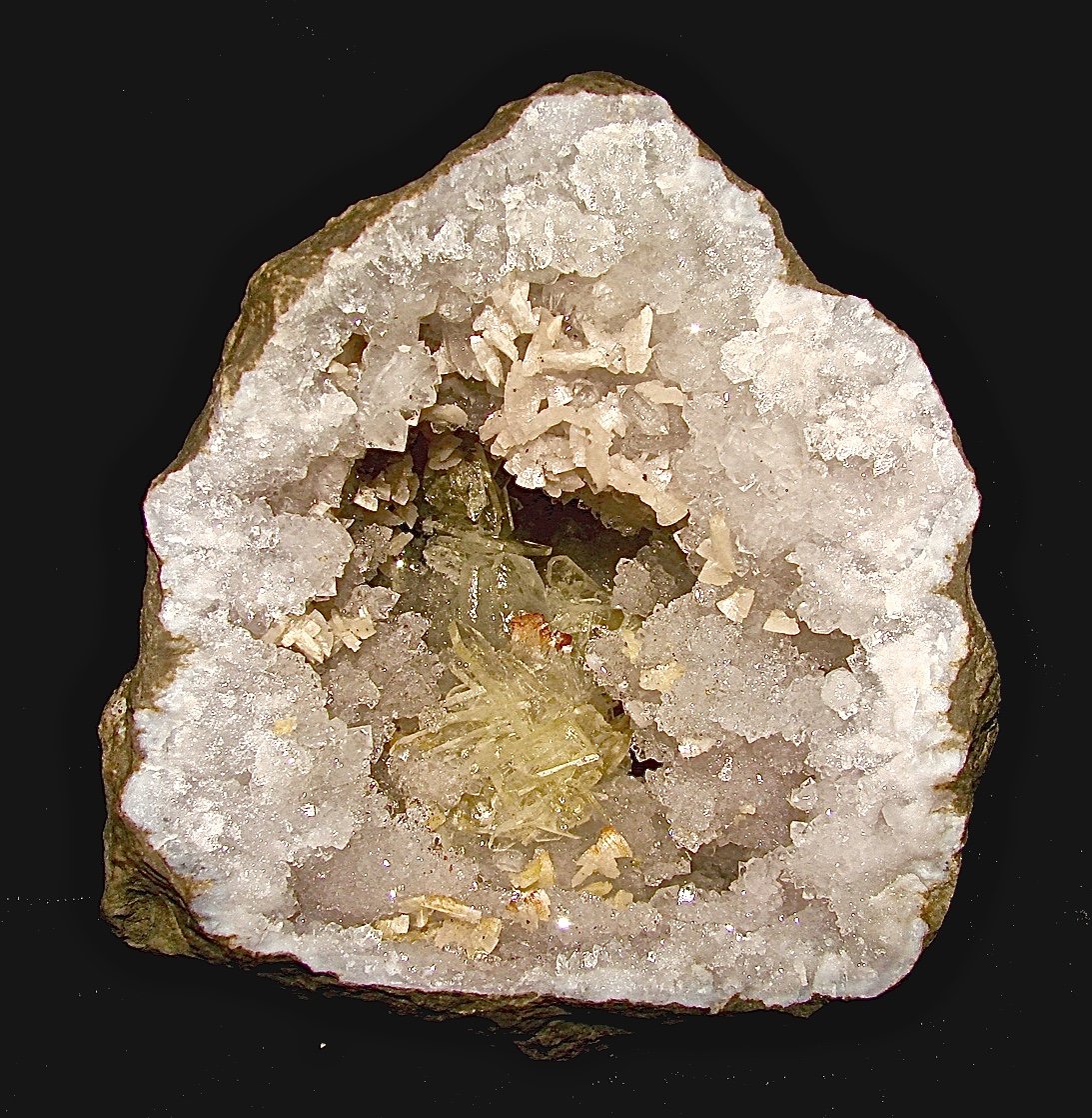 Baryte and Dolomite on Quartz
The example is 10 cm. The baryte cluster is about 4.5 cm with the largest terminated blades about 1.3 cm
(Autor: Bob Harman)