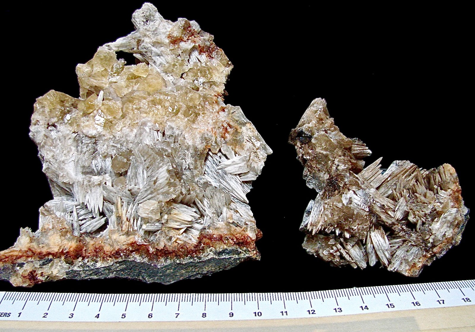 Calcite
See ruler
(Autor: Bob Harman)