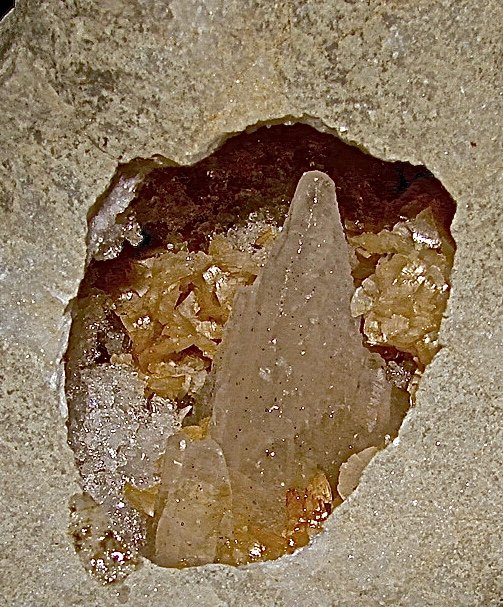 Calcite and Dolomite on Quartz and with Marcasite
as above
(Autor: Bob Harman)