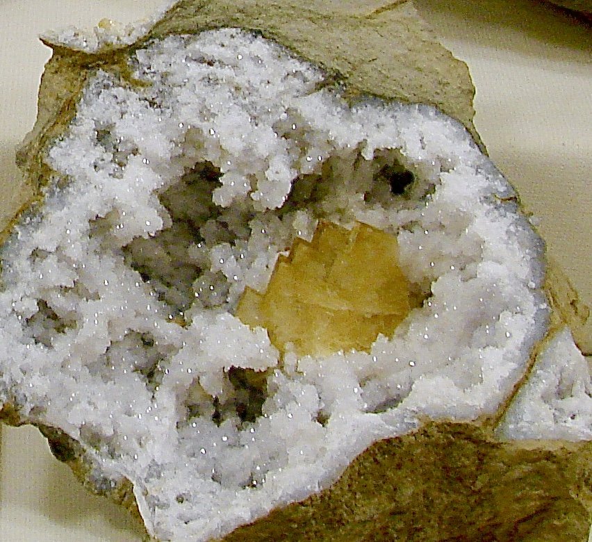 Baryte Quartz
Baryte is 5.5 cm the whole example is 11 cm
(Autor: Bob Harman)