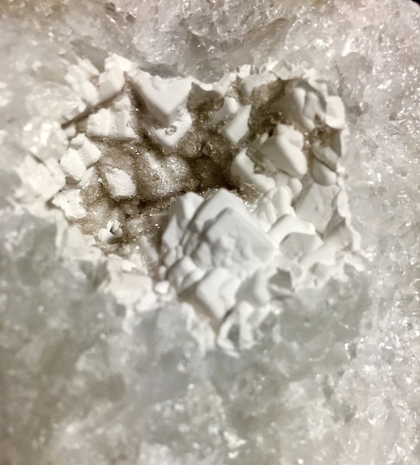 Quartz
geode is 7 cm
(Autor: Bob Harman)