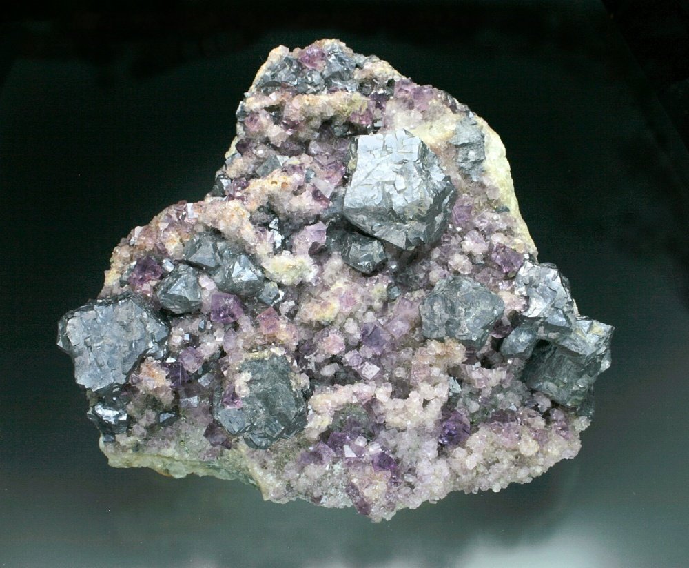 Galena, Fluorite
15x13x5 cm overall size
(Autor: Jesse Fisher)