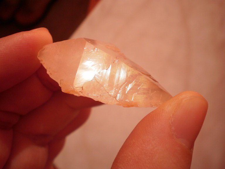 Quartz
1 3/4" high and 1 1/4" wide and 5/8" deep
(Autor: Reelgoodwoman)