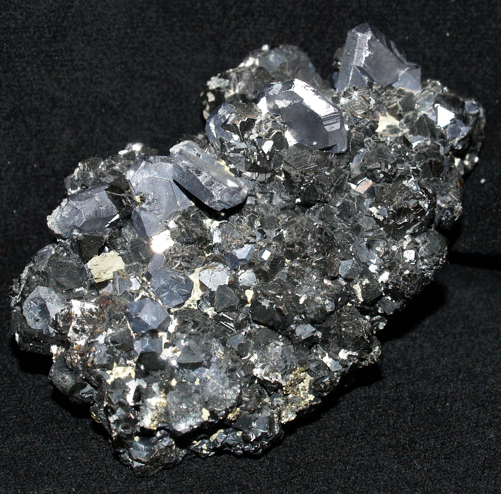 Galena on Sphalerite
9x5.5x3 cm
(Autor: Joseph DOliveira)