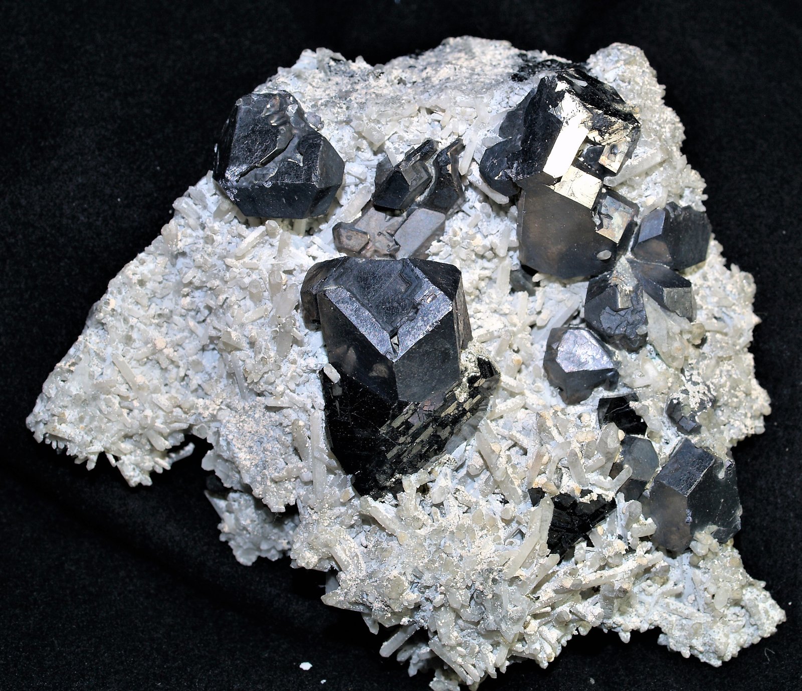 Galena
10x10x5 cm
(Autor: Joseph DOliveira)