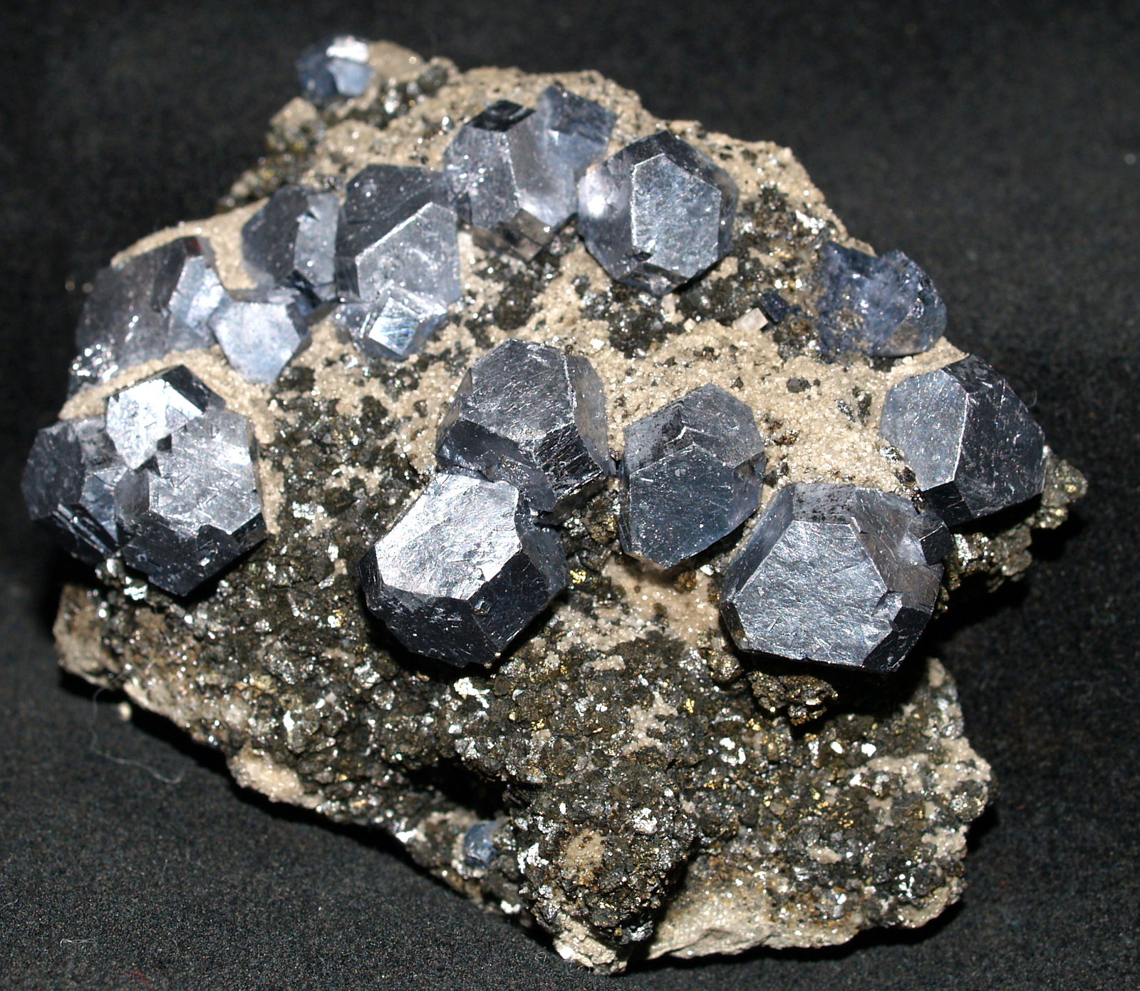 Galena
7x5.5x2.5 cm
(Autor: Joseph DOliveira)